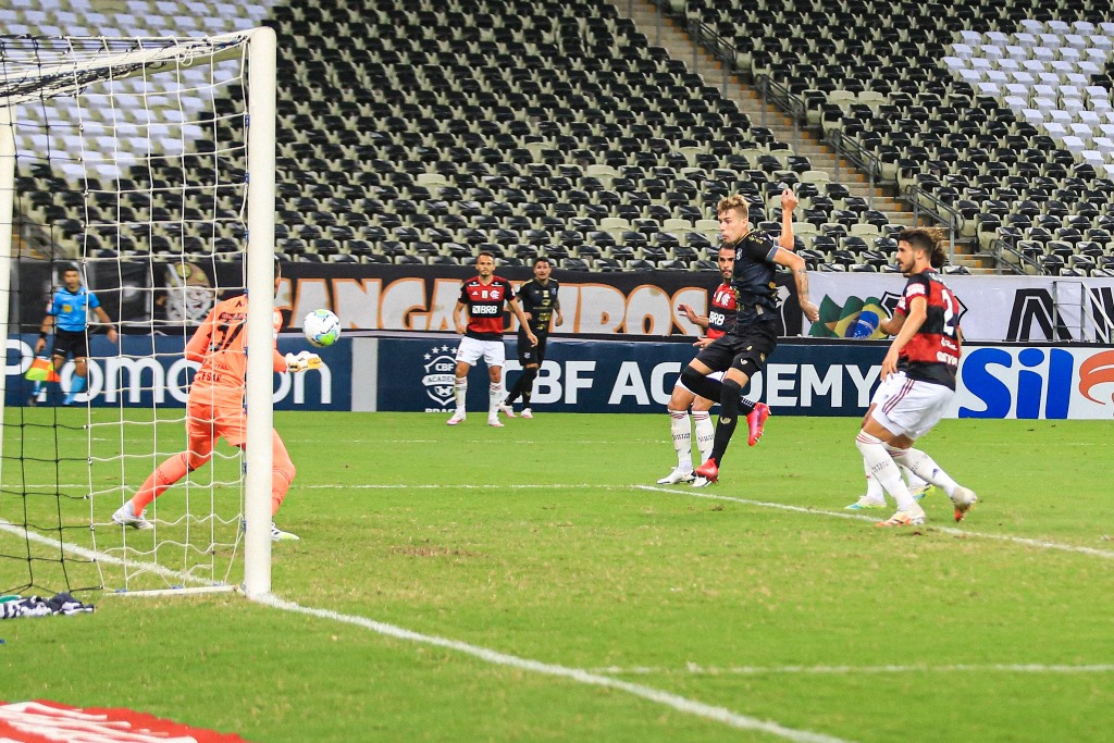 Série A: Com gols de Luiz Otávio e Charles, Ceará bate o Flamengo na Arena Castelão