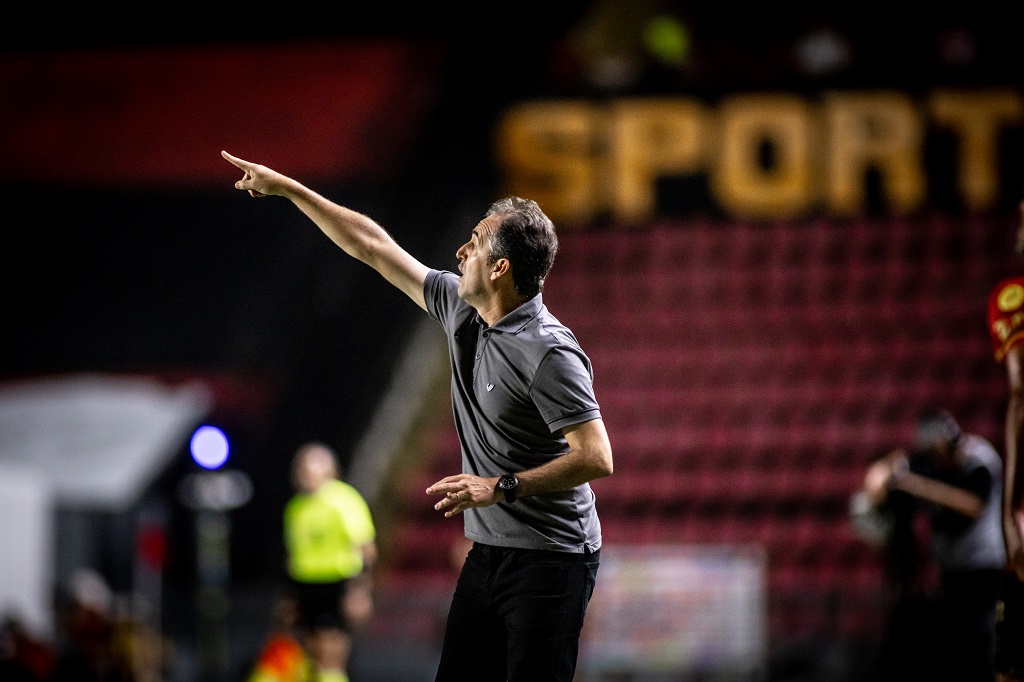 Léo Condé avalia atuação alvinegra diante do Sport e valoriza ponto fora de casa