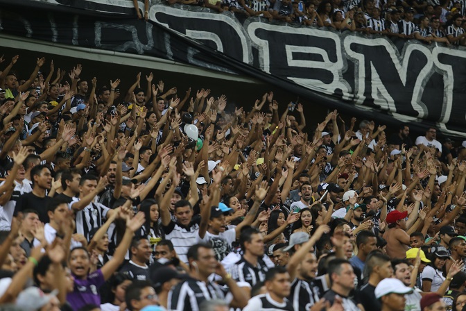 Na Arena Castelão, Ceará enfrenta o Grêmio/RS em busca da segunda vitória na competição