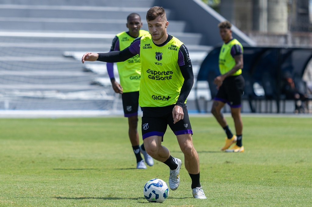 Em manhã de sexta-feira, elenco realiza mais um treino e finaliza semana de atividades