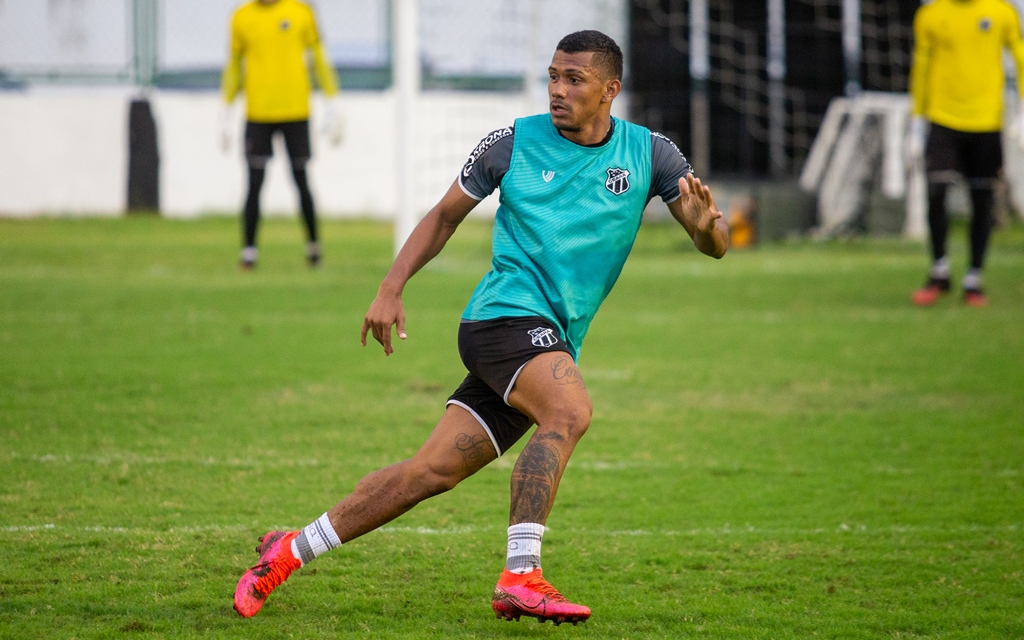 No Vovozão, elenco põe fim à preparação para o Clássico-Rei desta quarta-feira