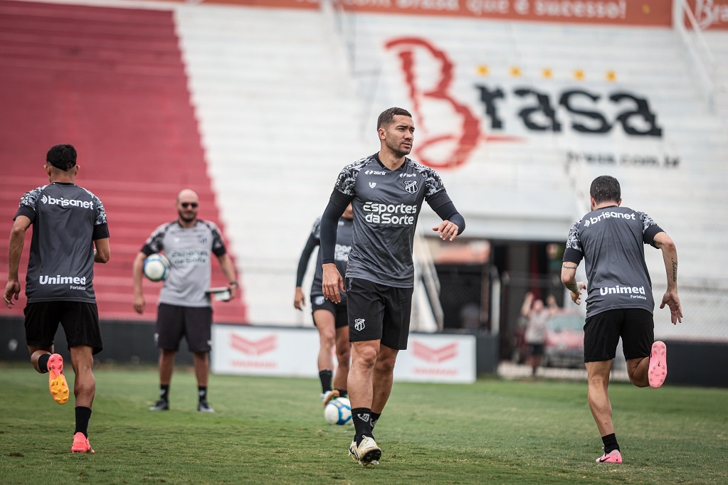 Antes de viajar para Santos, elenco alvinegro finaliza preparação para confronto com o Peixe