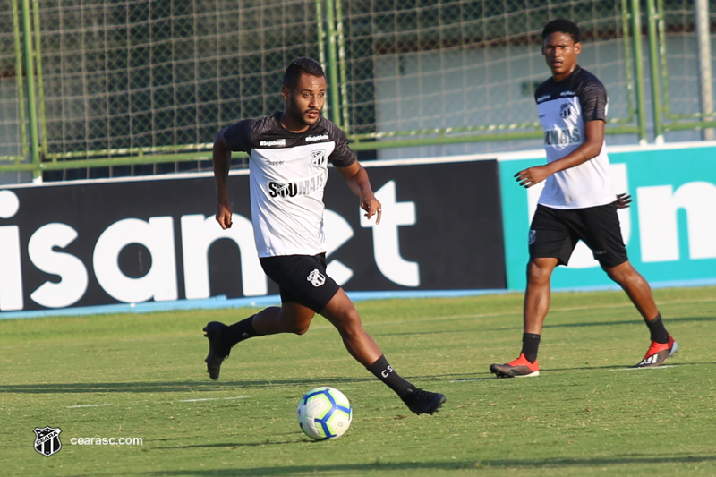 Elenco se reapresenta, treina e embarca para São Paulo