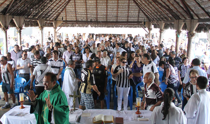 Missa e queima de fogos marcam a manhã de aniversário do Vovô