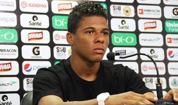 “Meu futebol vai crescer muito aqui”, afirma Robério, durante sua apresentação