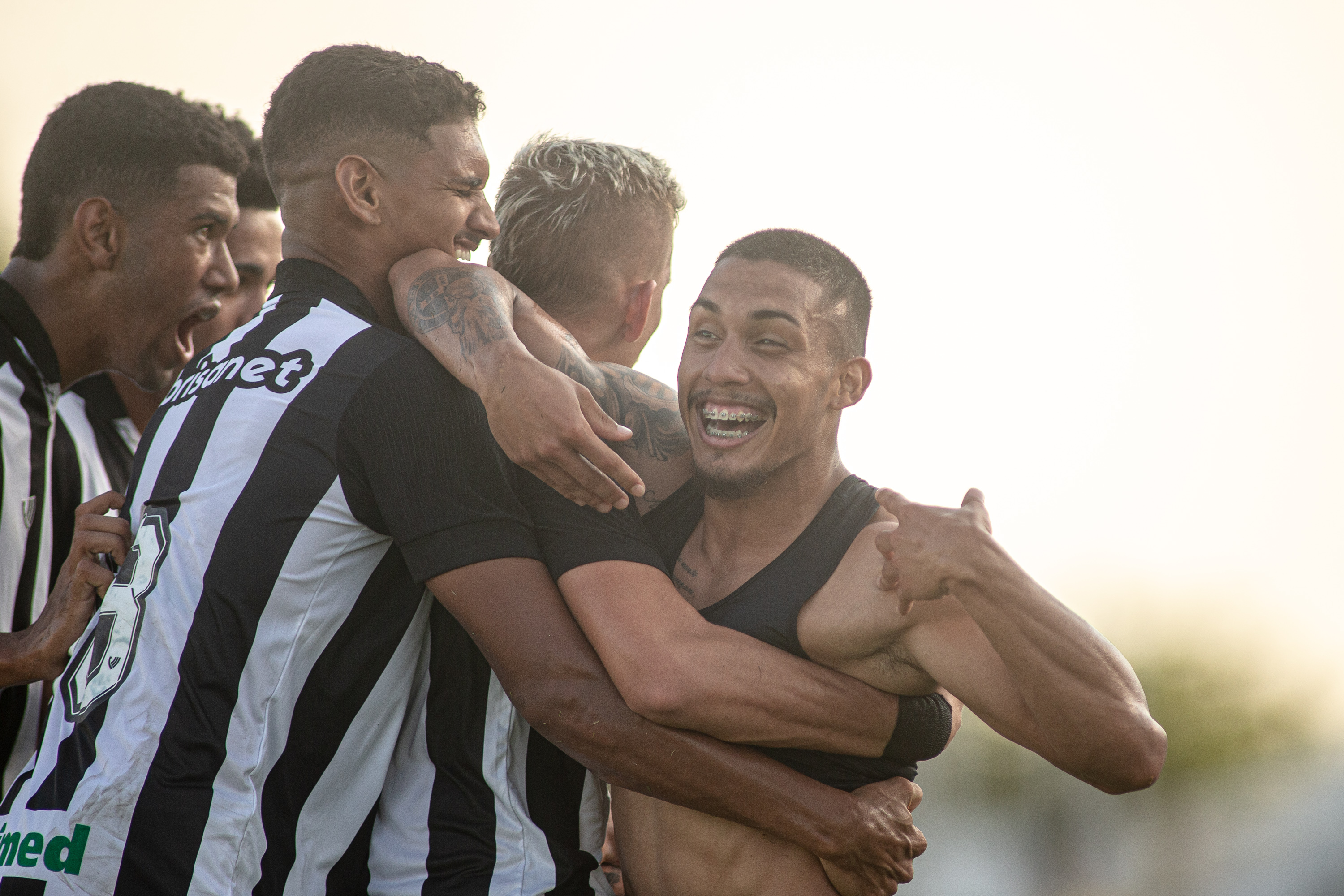 Aspirantes: Com gol de Hélio Borges, Ceará triunfa no Clássico-Rei pela semifinal do Brasileirão