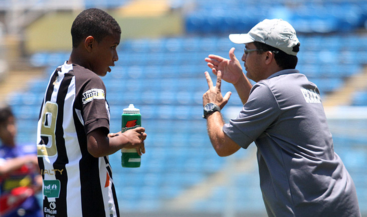 Já classificado para a semifinal, Sub-15 cumpre tabela em Clássico-Rei