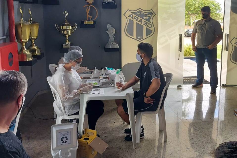 Elenco Sub-20 do Ceará volta às atividades na Cidade Vozão com testagem de Covid-19