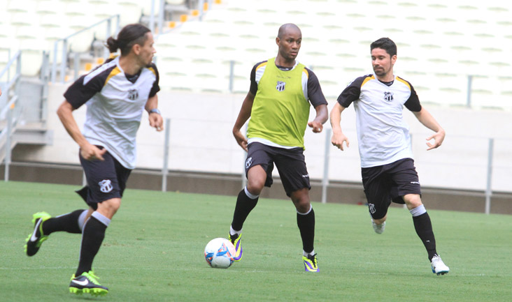 Pensando no Sport, alvinegros treinaram na Arena Castelão