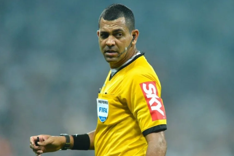 Wagner do Nascimento Magalhães, árbitro FIFA, apita o duelo entre Ceará e Vila Nova