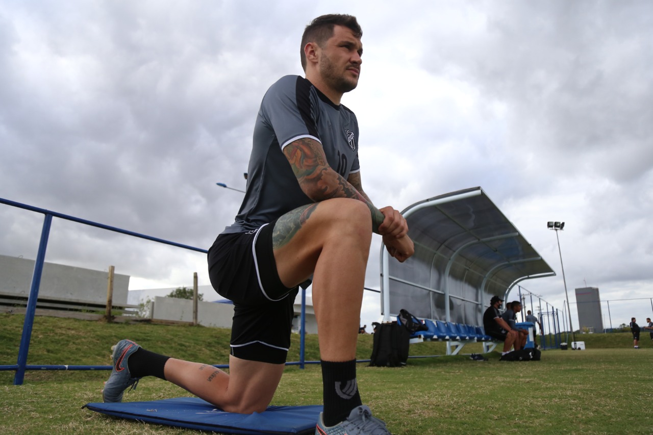 Um dia antes de encarar o Brusque, Tiago Pagnussat projeta confronto com catarinenses