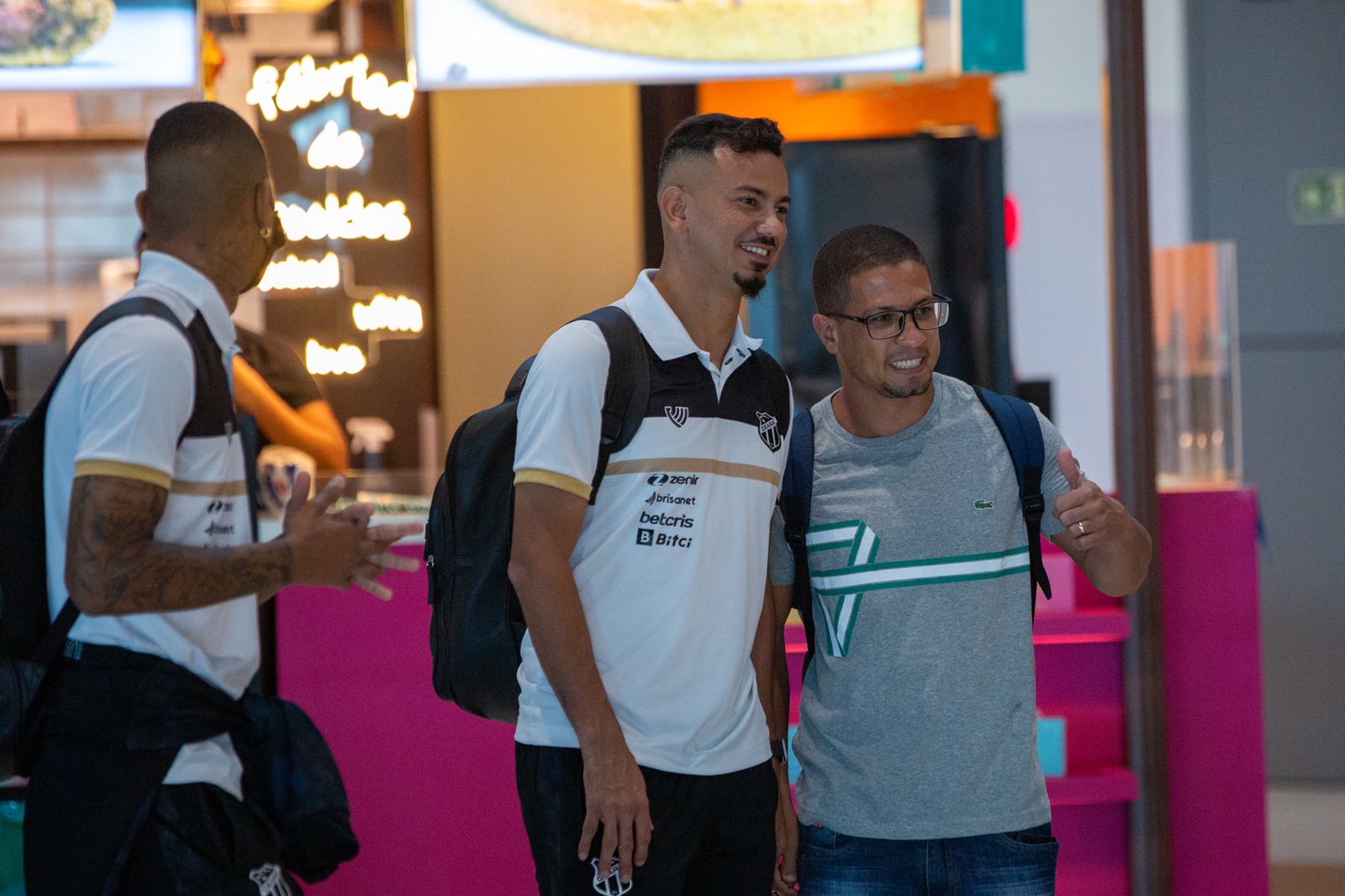 Em voo fretado, elenco alvinegro embarca para Cuiabá/MT