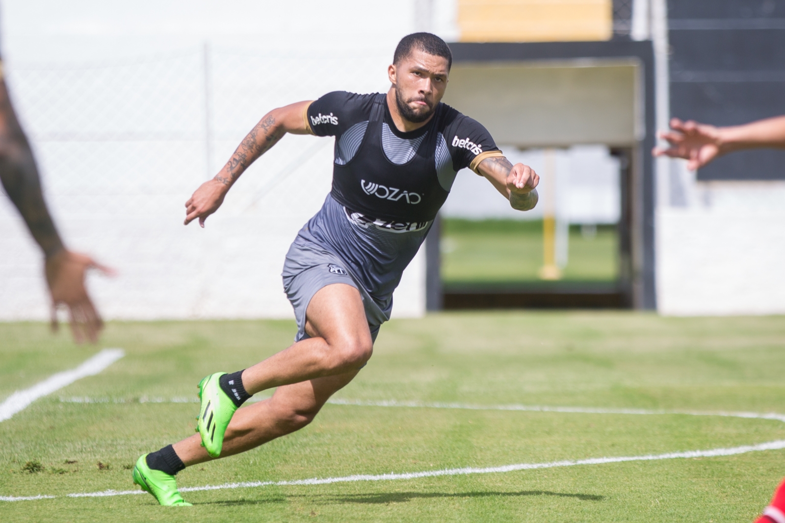 Atacante Vitor Gabriel será apresentado na manhã desta segunda-feira