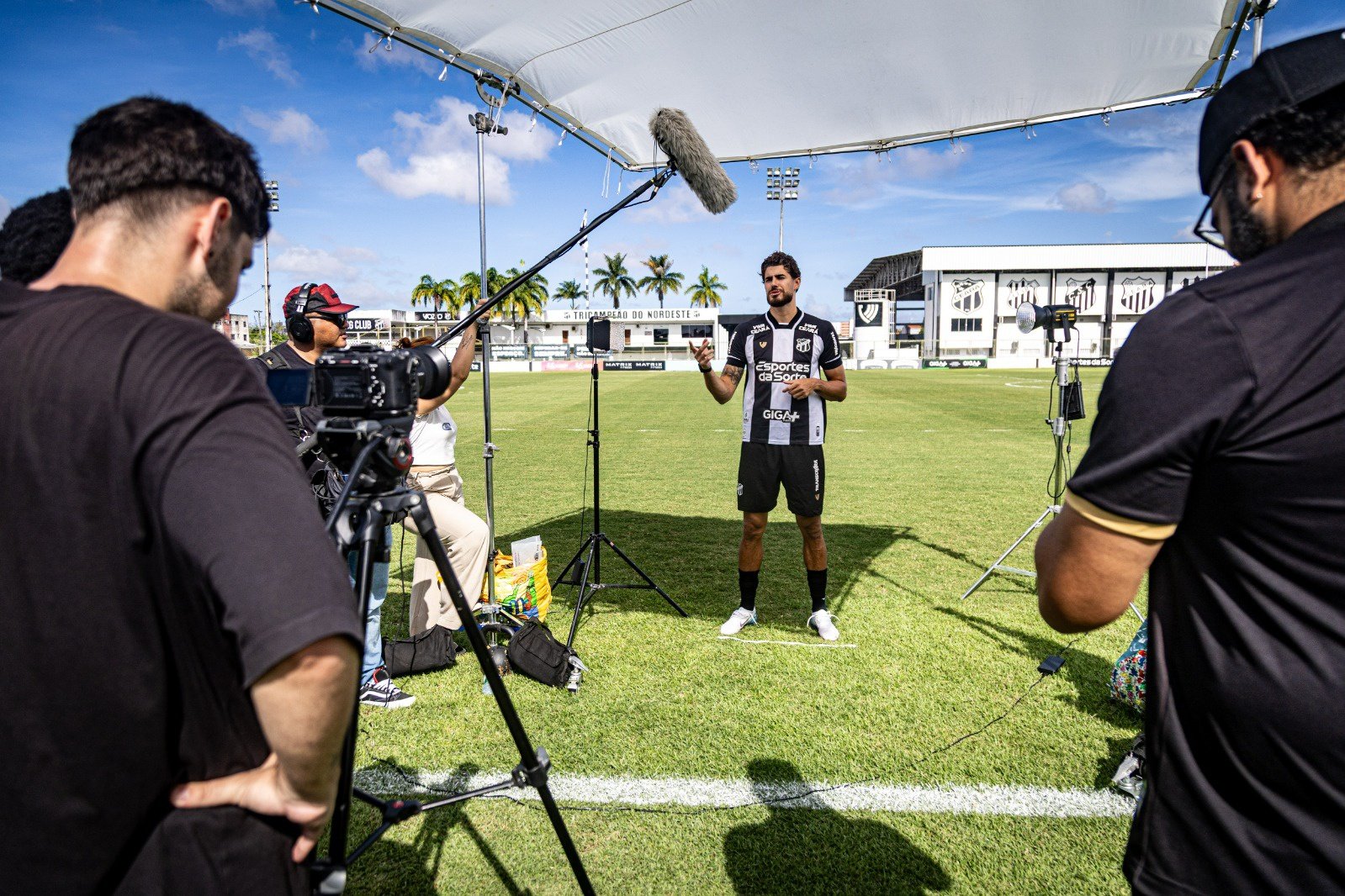 Atletas do Ceará participam de media day com detentoras de transmissão do Brasileirão