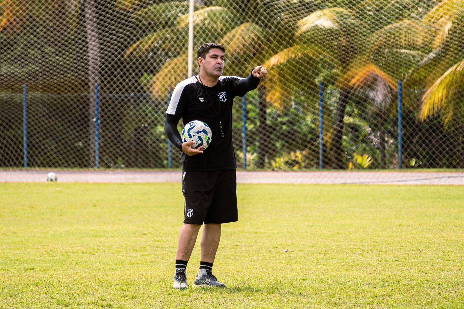 Fut. Feminino: Erivelton Viana exalta postura das atletas e projeta duelo da volta