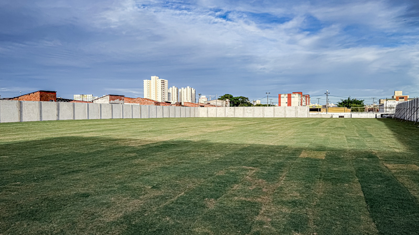 Ceará conclui plantio do gramado do campo anexo de Porangabuçu