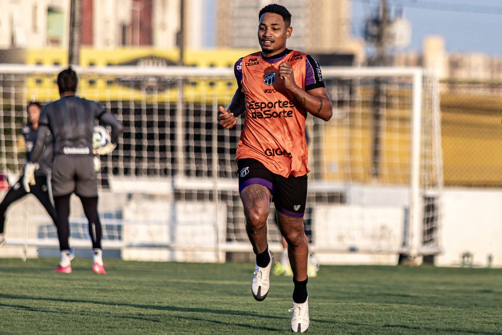 Recuperado de lesão, Fernandinho conclui primeira semana de transição