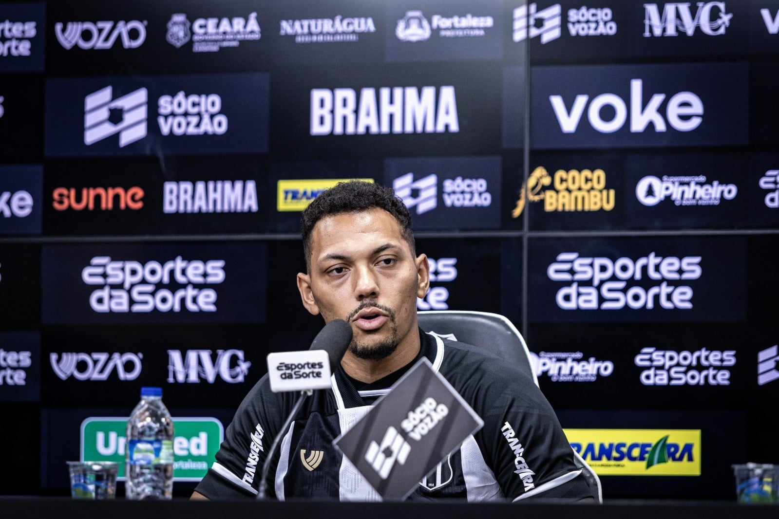 Em apresentação, Alex Silva destaca proximidade com Mozart e explica como treinador monta a equipe defensivamente