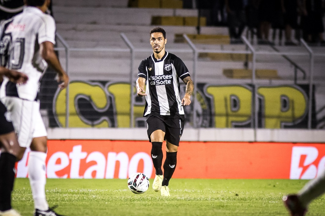 Com um a menos, Ceará sai atrás, mas busca empate contra a Ponte Preta em Campinas