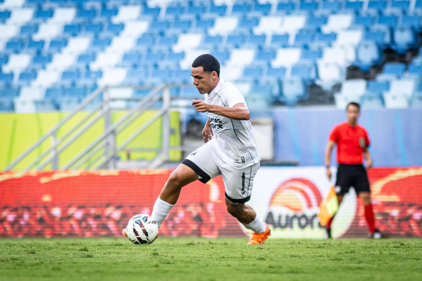 Buscando retomar a liderança, Ceará encara o Londrina pelo Campeonato Brasileiro