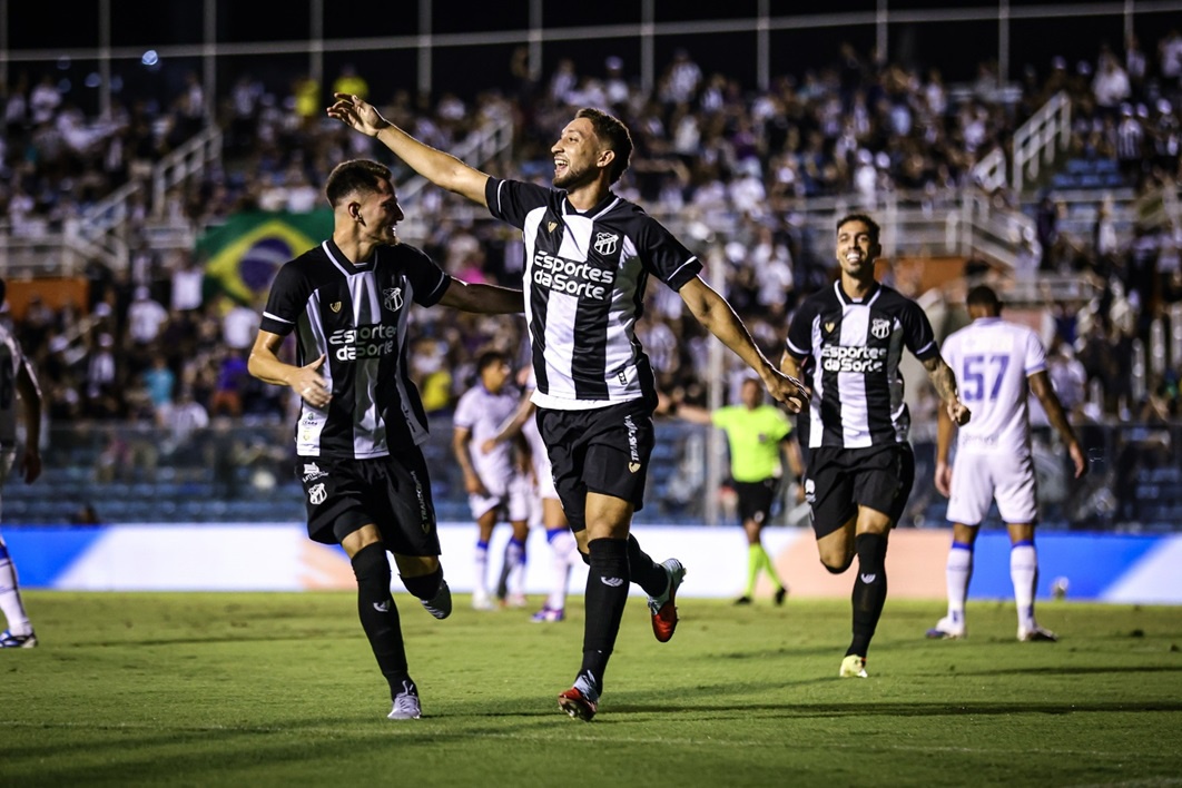 Júlio César celebra gol, valoriza assistência de Melk e promete: "Vou fazer o pix"
