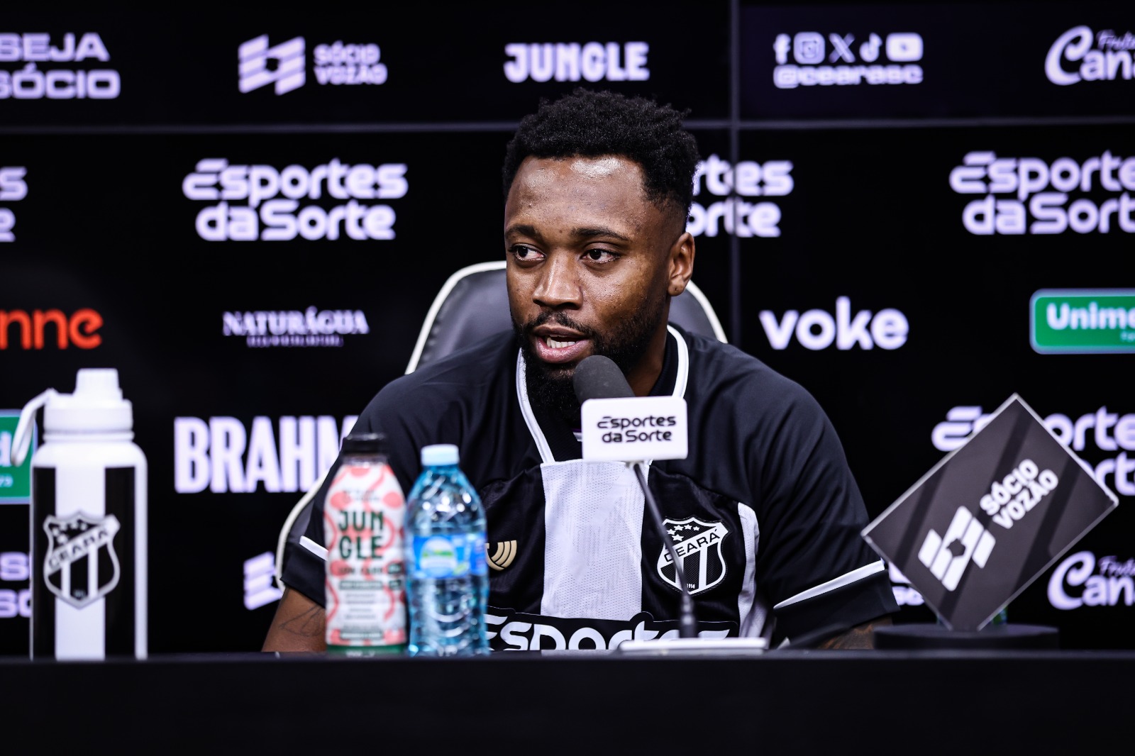 Apresentado à imprensa, Sávio deixa recado para torcida: "Vamos ter mais força, vontade e mais raça"
