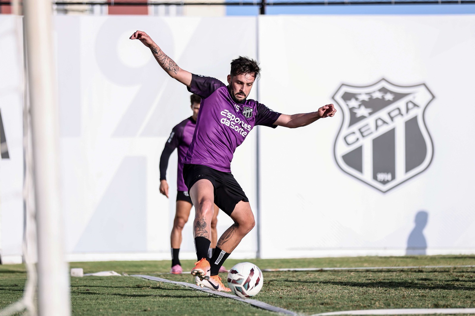 Ceará treina no CT do Goiás neste sábado e finaliza preparação para duelo com o Vila Nova