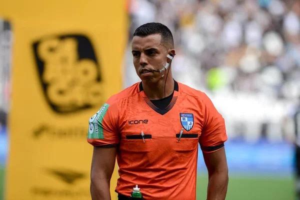 Carioca Yuri Elino da Cruz apita Ceará x Vila Nova pelo Brasileirão