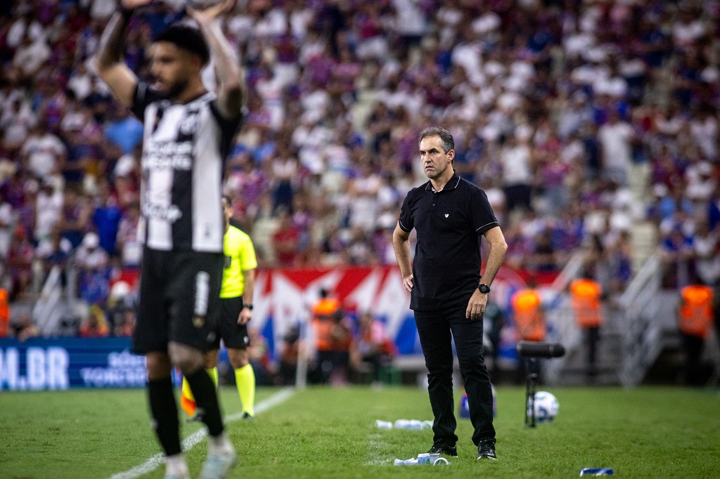 Léo Condé comemora triunfo por 1 a 0 em Clássico-Rei do Brasileirão: “Vitória importantíssima”