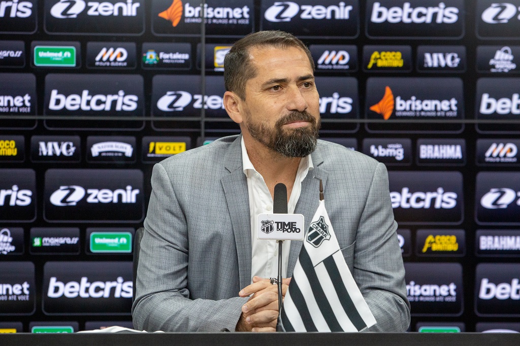 Apresentado oficialmente, Gustavo Morínigo evidencia: “Aqui vai haver respeito, disciplina, trabalho e lealdade”