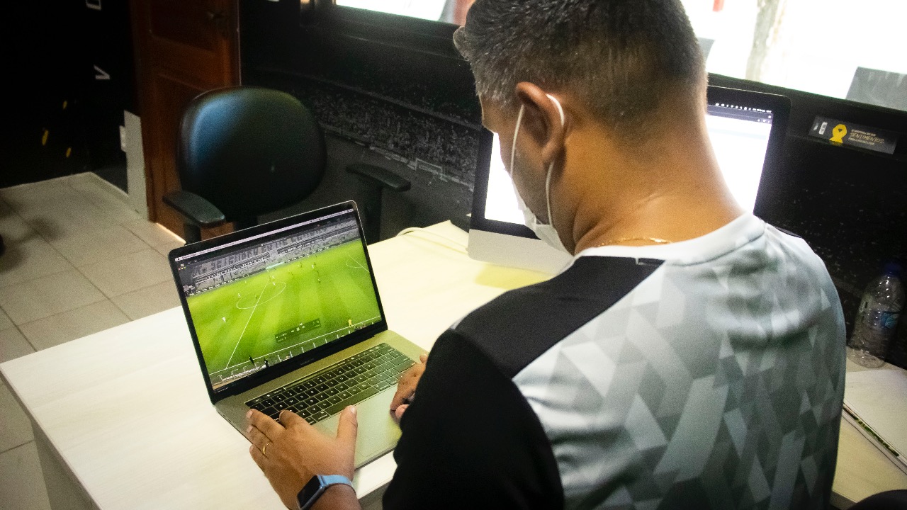 Análise de desempenho auxilia diretamente nas sessões de treino articuladas por Tiago Nunes