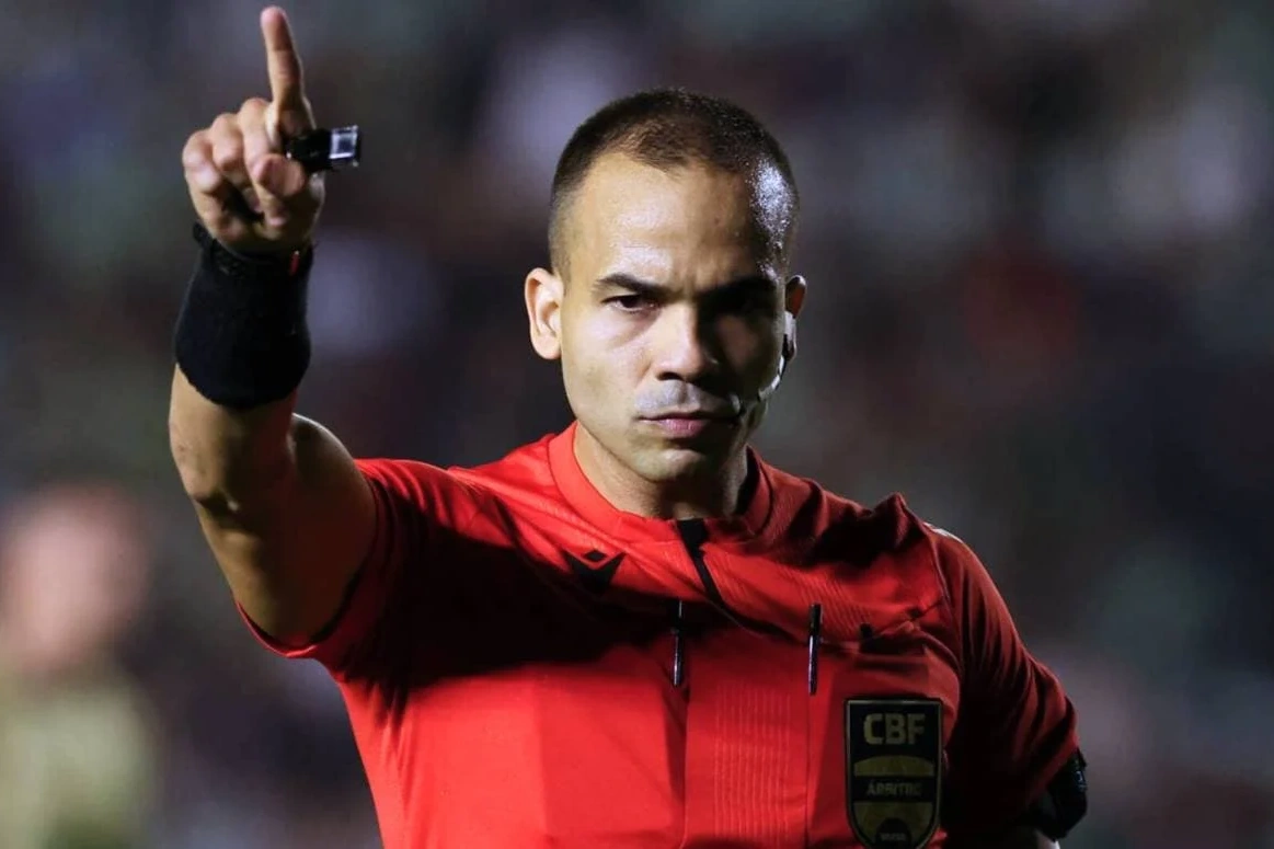 Camp. Brasileiro: Alex Gomes Stefano, do Rio de Janeiro, apita Ceará x Vitória pela 7ª rodada