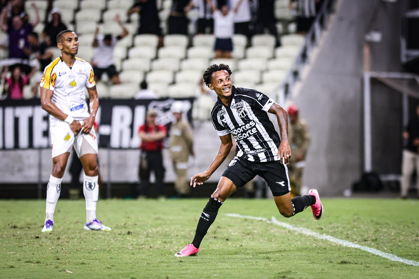 Camp. Brasileiro: Melk e Rian marcam, Ceará vira para cima do líder Novorizontino e vence por 2 x 1