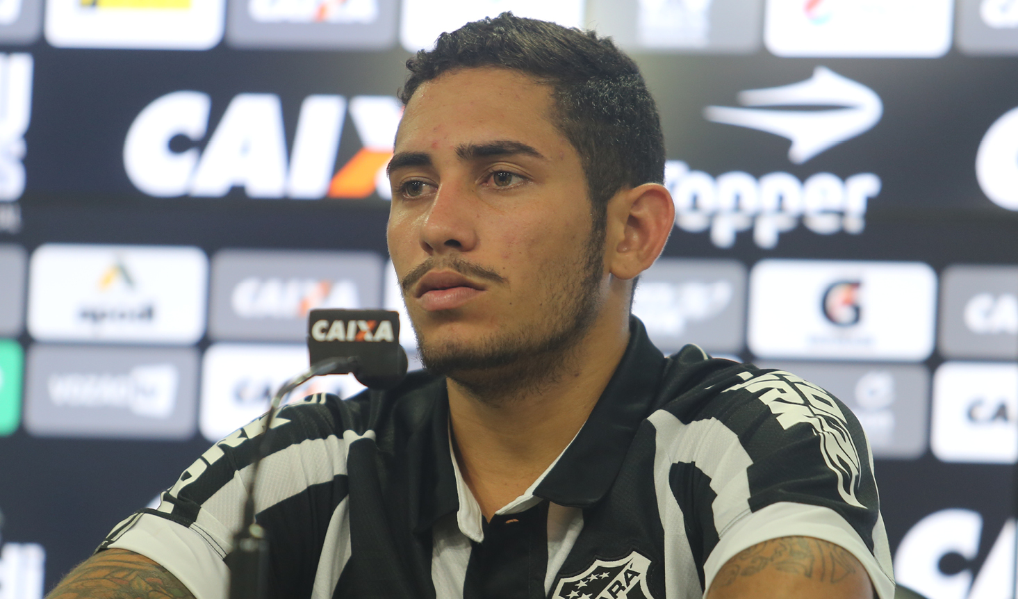 Atacante Leandro Carvalho é apresentado oficialmente em Porangabuçu
