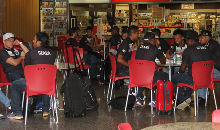 Delegação alvinegra seguiu viagem nesta manhã para Varginha/MG