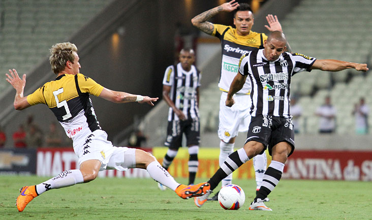 Em jogo de muitos erros, Ceará vacila e só empata com o Criciúma