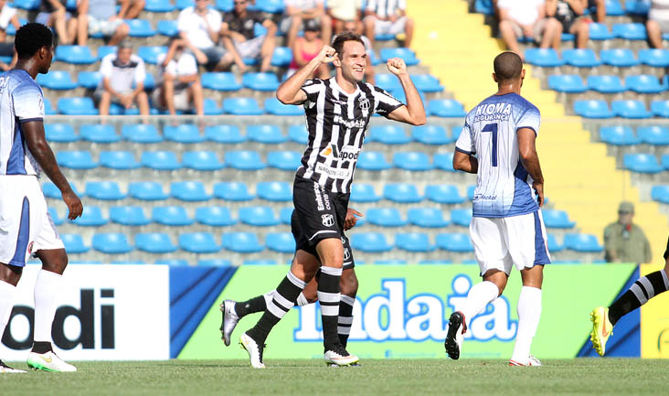 Sem sustos, Ceará domina o Tiradentes, faz 2 x 0 e segue forte no Estadual