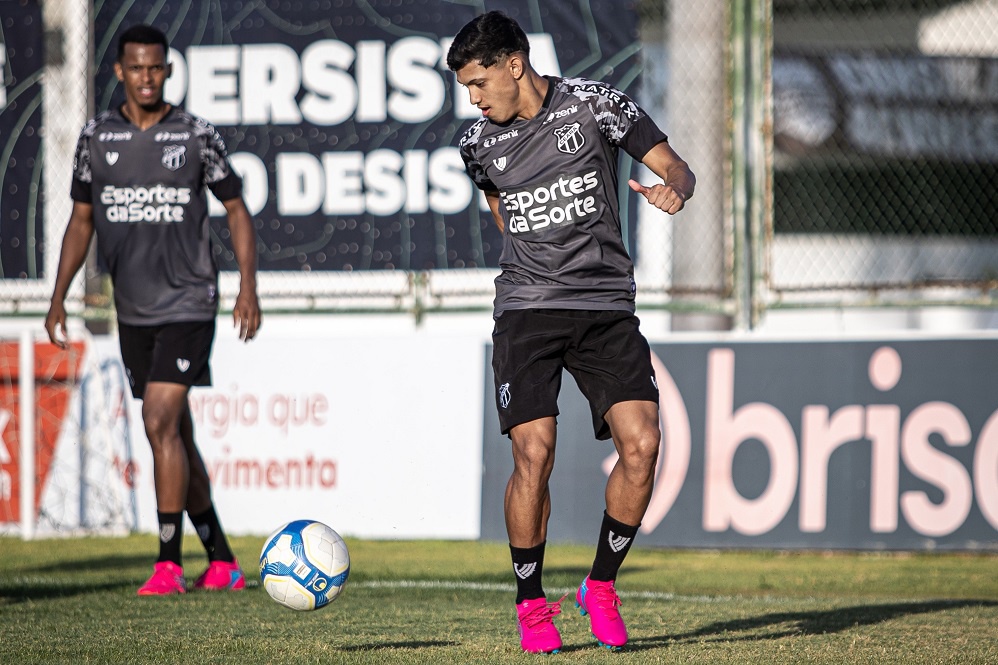 Treino coletivo marca o sexto dia de preparação do Ceará para enfrentar o Sport