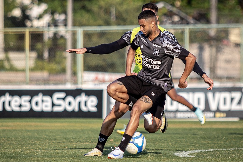 Elenco do Vozão faz treino tático para enfrentar o Brusque/SC