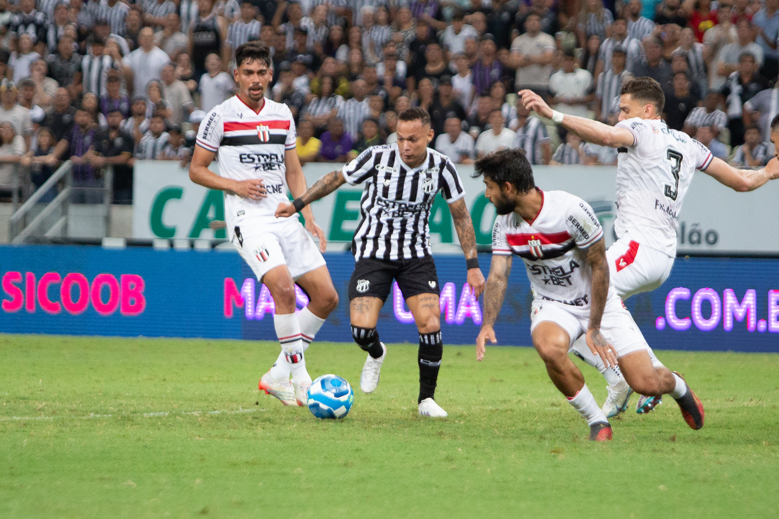 Em Ribeirão Preto, Ceará enfrenta a equipe do Botafogo/SP pela 35ª do Campeonato Brasileiro