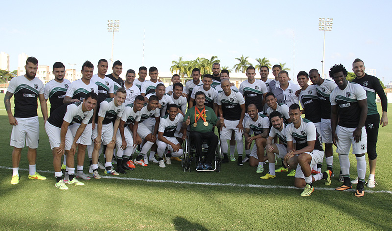 Ganhador de 2 medalhas de ouro, mesa-tenista David Freitas visitou a sede