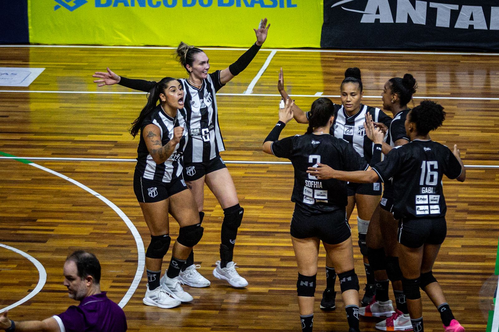 Vôlei: Ceará bate Pinhalense no CFO e reassume liderança da Superliga B