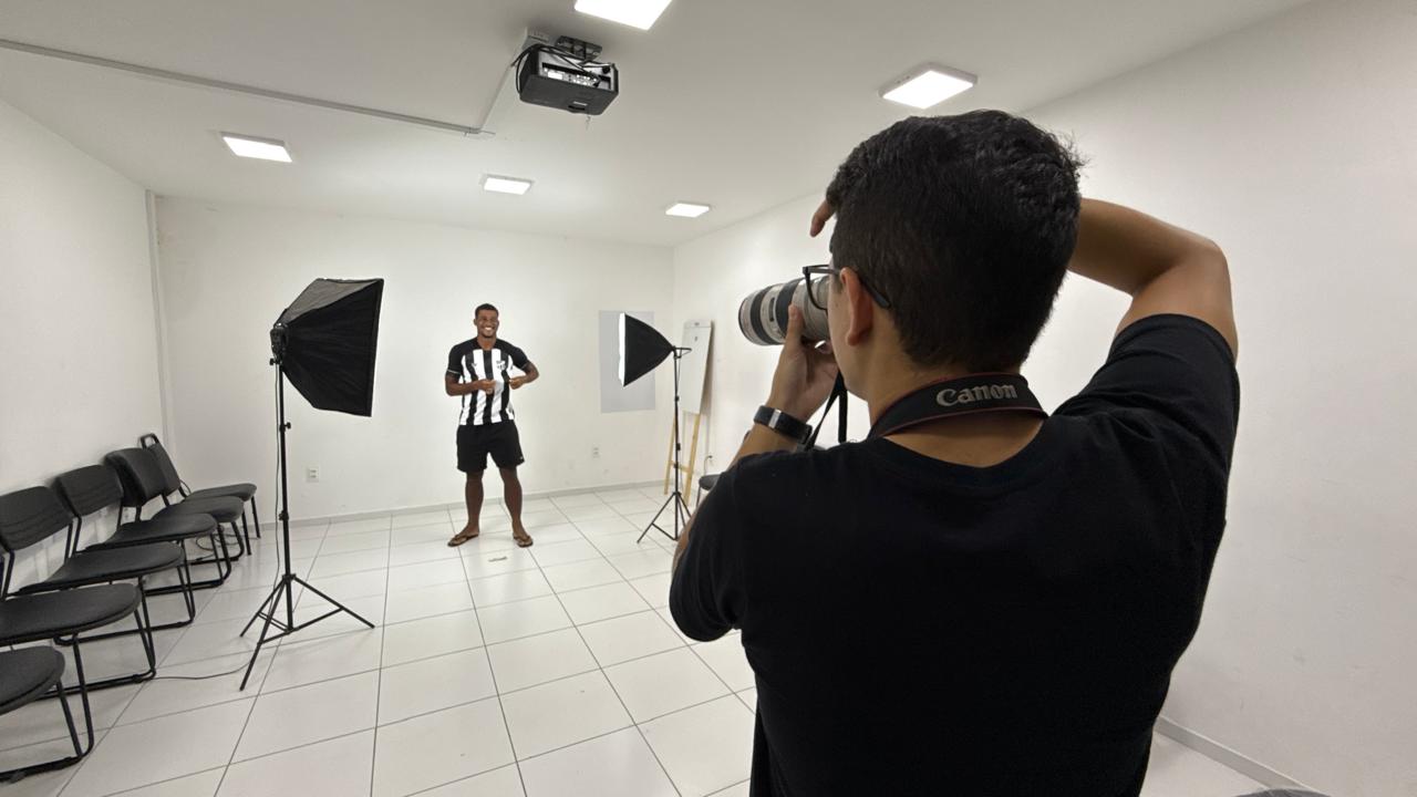 Categorias Sub-20 e Sub-17 do Ceará participam de media day na sede do clube