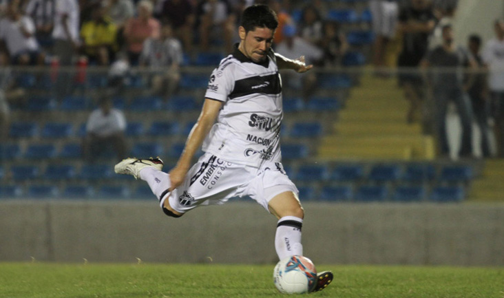 Ceará mostra garra em campo, mas perde de virada para o Figueirense