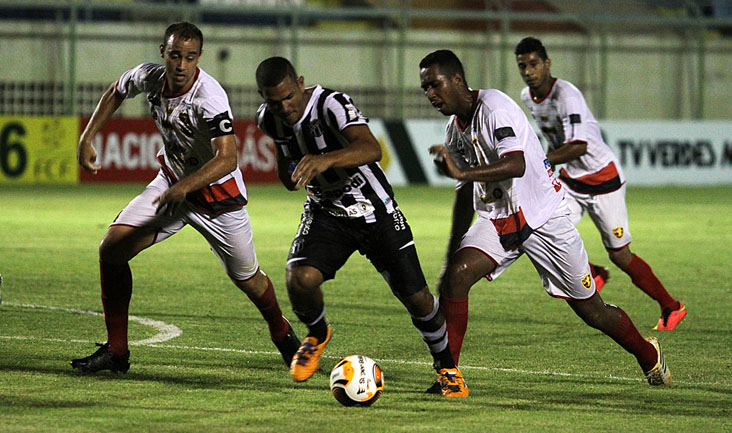 Modificado, Ceará perde para o Guarani (J), mas segue isolado na ponta