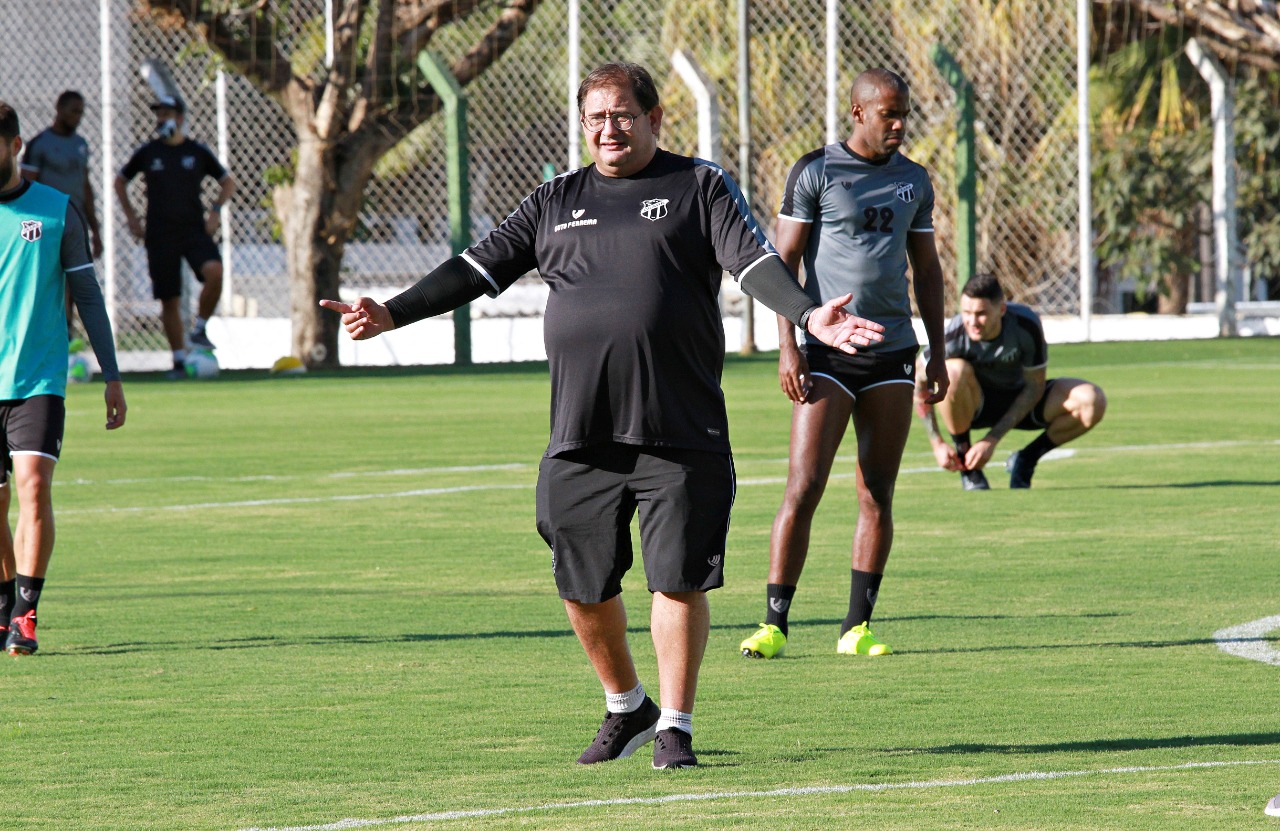 Em coletiva de pré-jogo, Guto Ferreira fala sobre importância de confronto contra o Flu