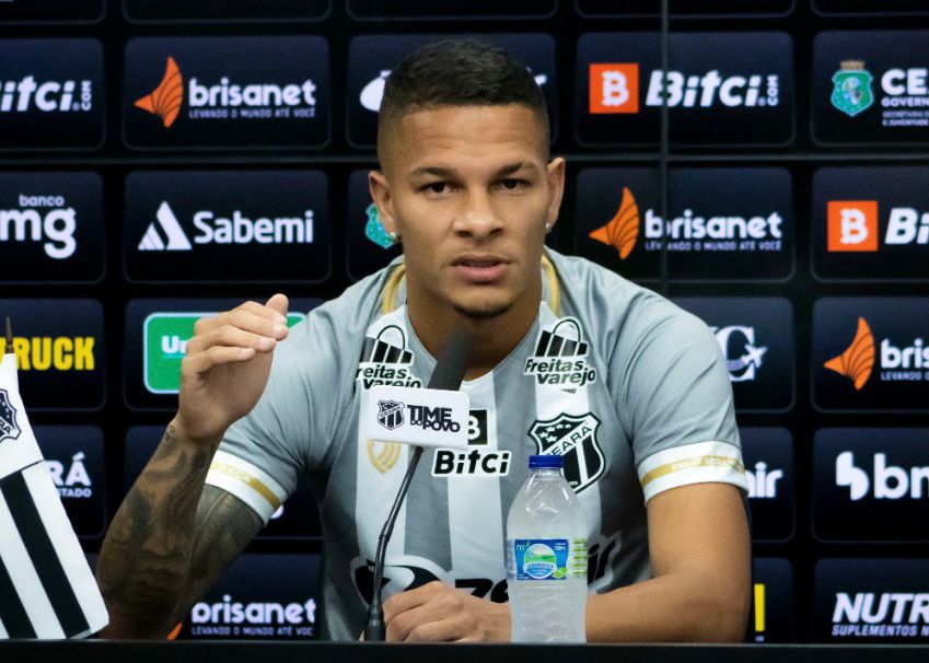 Lateral Igor é apresentado oficialmente: “Estou muito feliz; é o principal desafio da minha vida”