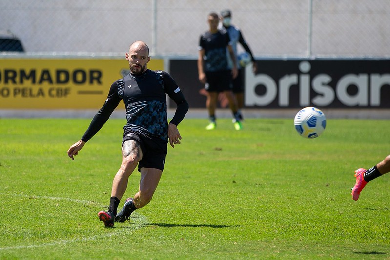 Marlon projeta partida contra o Santos e elogia elenco: “Temos um grupo muito trabalhador”