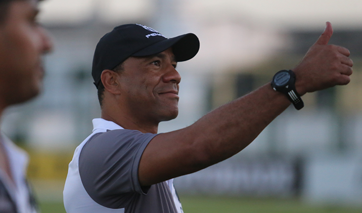 De volta ao Ceará, técnico Sérgio Soares comanda primeiro treino com elenco alvinegro