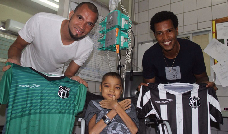 João Marcos e Éverson fazem visita surpresa a Wilas, um torcedor especial